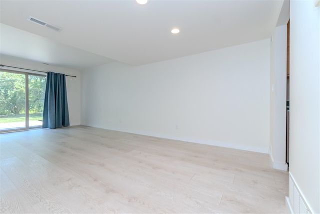 690 Peninsula Court, Ann Arbor, MI 48105