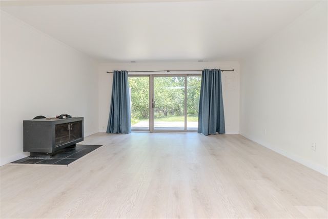 690 Peninsula Court, Ann Arbor, MI 48105