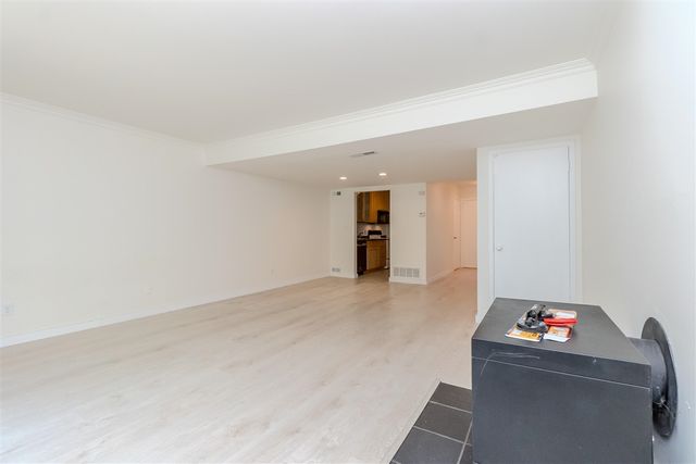 690 Peninsula Court, Ann Arbor, MI 48105