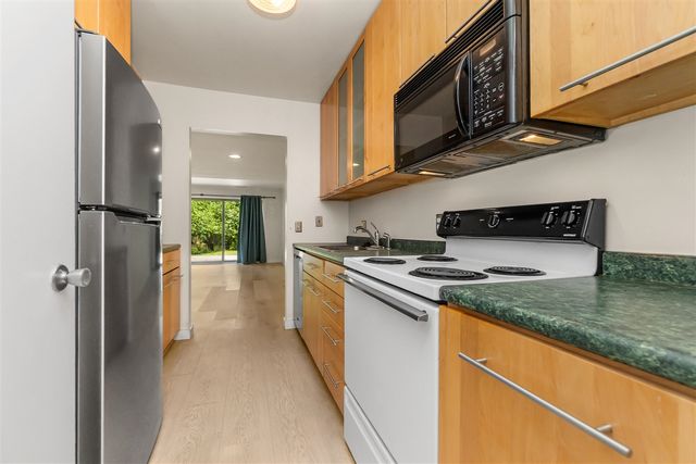 690 Peninsula Court, Ann Arbor, MI 48105