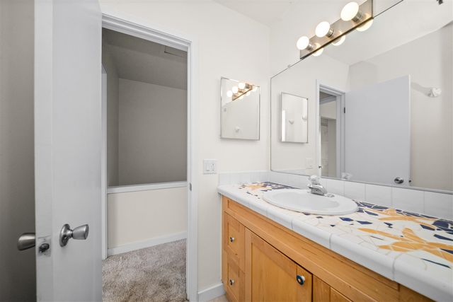 690 Peninsula Court, Ann Arbor, MI 48105