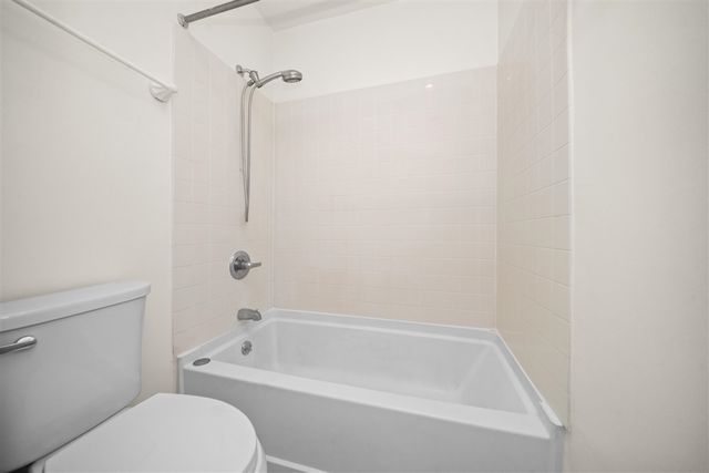 690 Peninsula Court, Ann Arbor, MI 48105