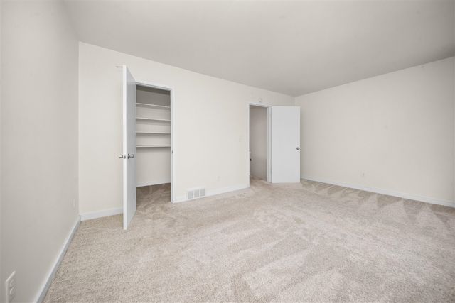 690 Peninsula Court, Ann Arbor, MI 48105