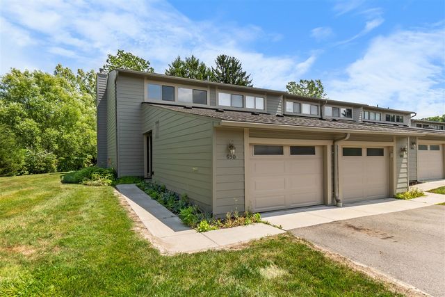 690 Peninsula Court, Ann Arbor, MI 48105