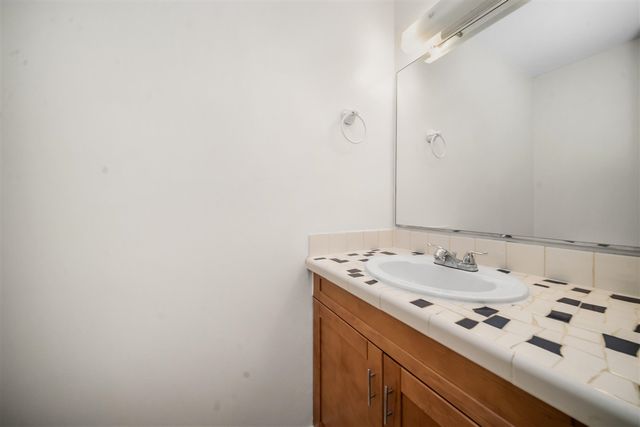 690 Peninsula Court, Ann Arbor, MI 48105