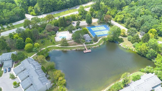690 Peninsula Court, Ann Arbor, MI 48105