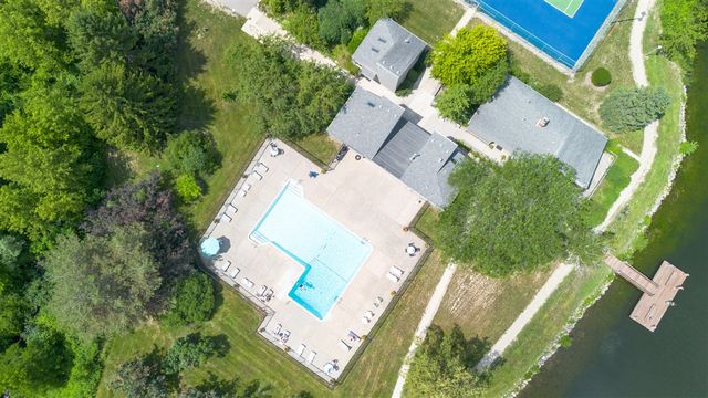 690 Peninsula Court, Ann Arbor, MI 48105