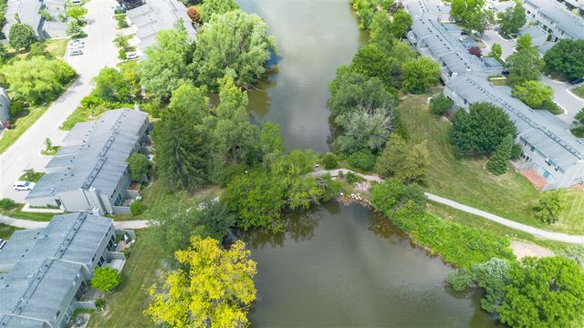 690 Peninsula Court, Ann Arbor, MI 48105