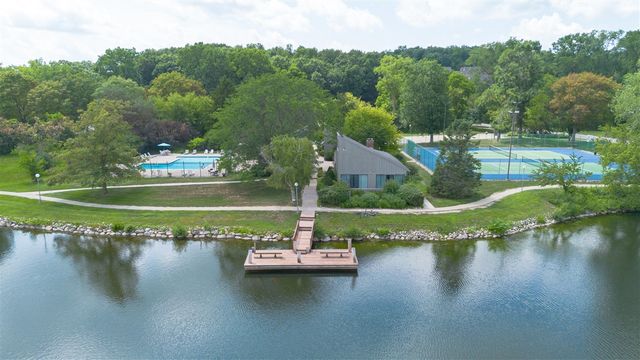 690 Peninsula Court, Ann Arbor, MI 48105