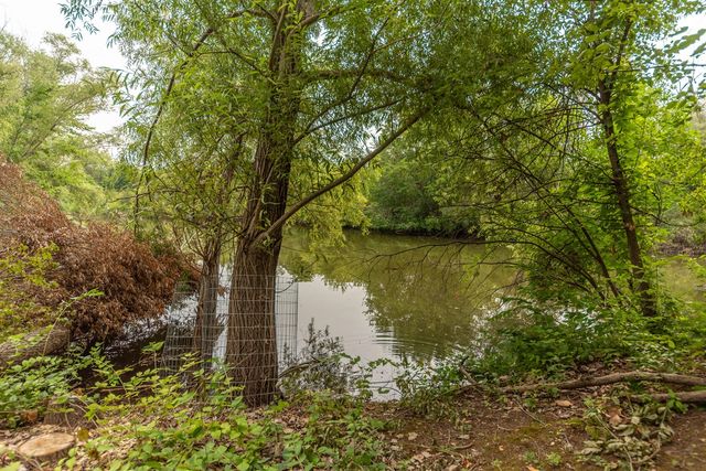 690 Peninsula Court, Ann Arbor, MI 48105