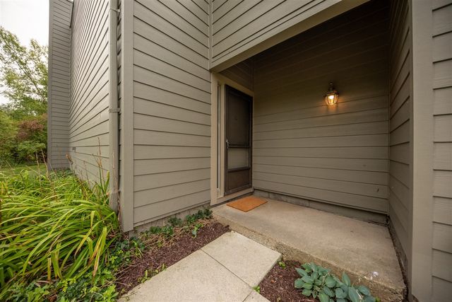 690 Peninsula Court, Ann Arbor, MI 48105