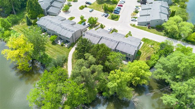 690 Peninsula Court, Ann Arbor, MI 48105