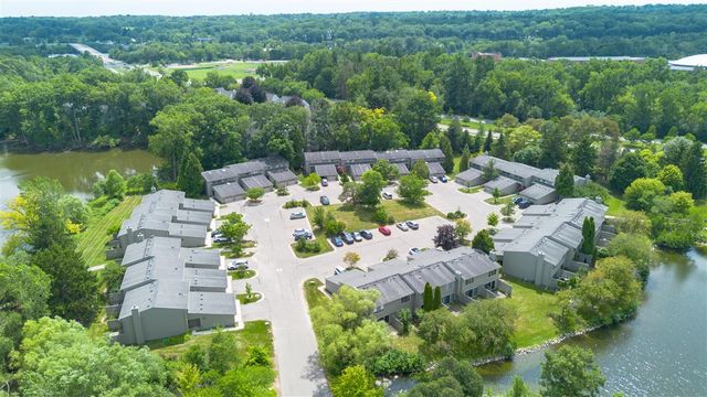 690 Peninsula Court, Ann Arbor, MI 48105