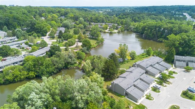 690 Peninsula Court, Ann Arbor, MI 48105
