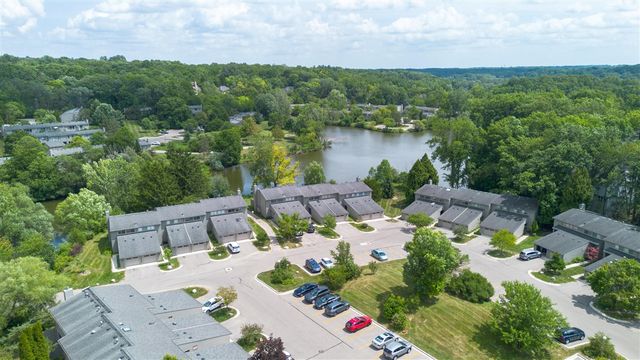 690 Peninsula Court, Ann Arbor, MI 48105