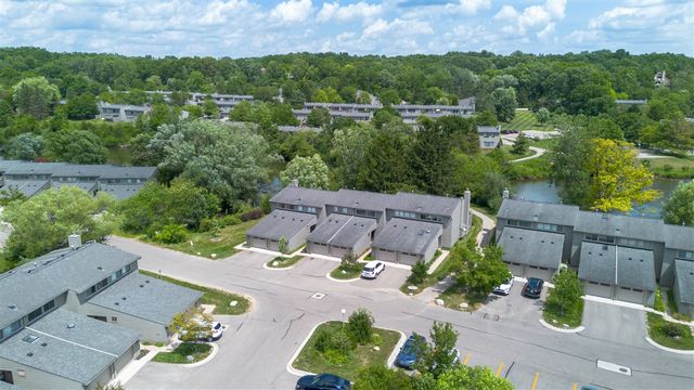 690 Peninsula Court, Ann Arbor, MI 48105