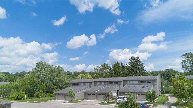 690 Peninsula Court, Ann Arbor, MI 48105