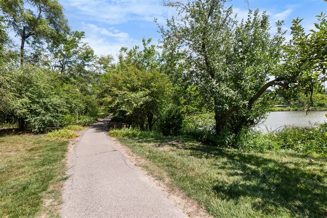 690 Peninsula Court, Ann Arbor, MI 48105