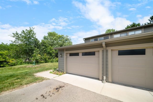 690 Peninsula Court, Ann Arbor, MI 48105
