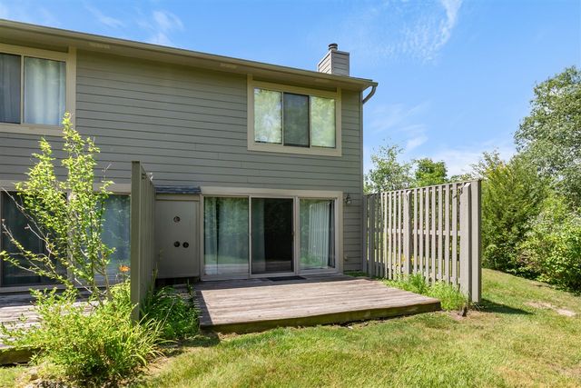 690 Peninsula Court, Ann Arbor, MI 48105