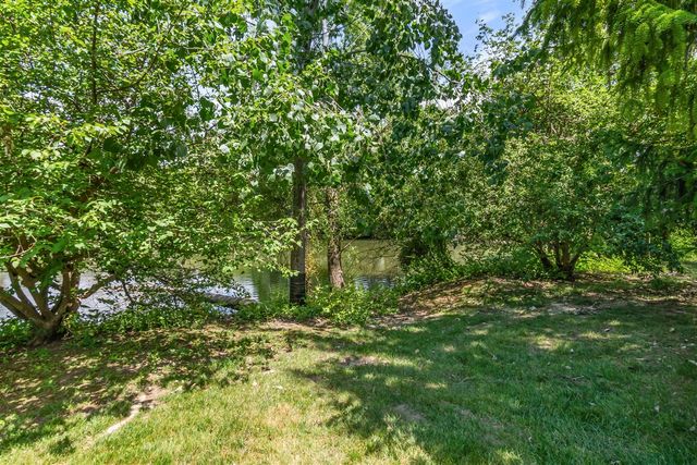 690 Peninsula Court, Ann Arbor, MI 48105