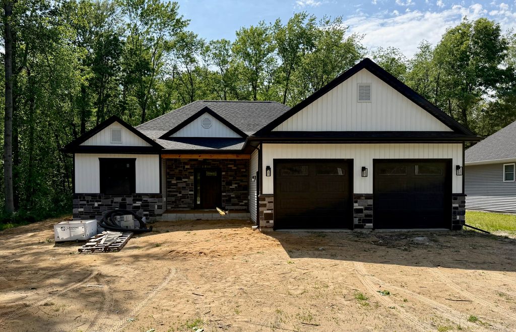 1247 S Roosevelt Road, Knox, IN 46534