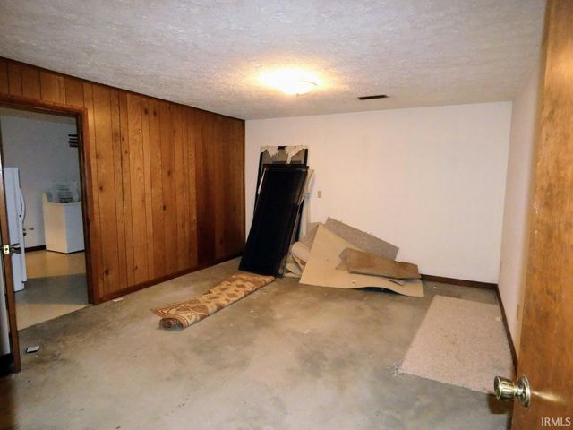 895 Wells Ln, Springville, IN 47462