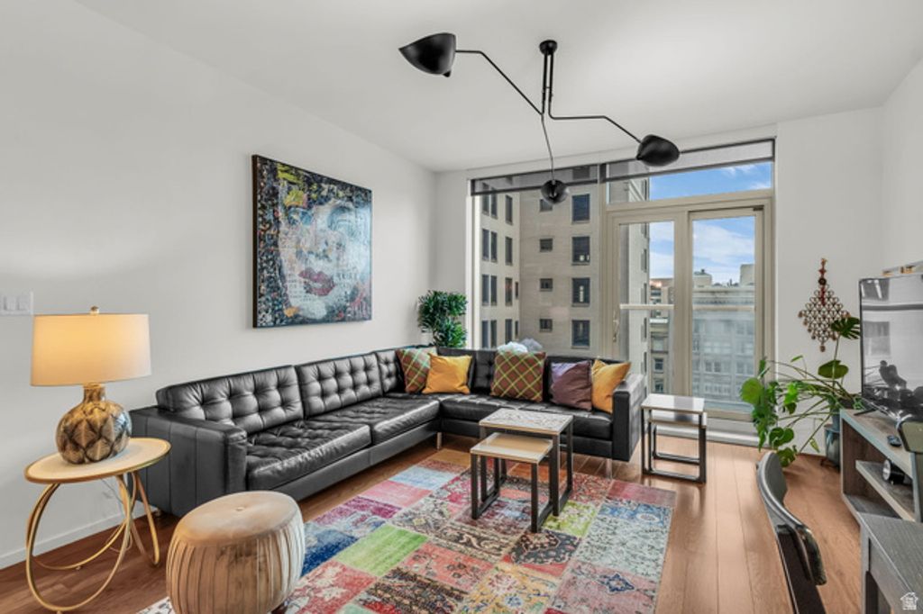 Image 2 of property listing at 35 E 100 S #809, Salt Lake City, UT 84111