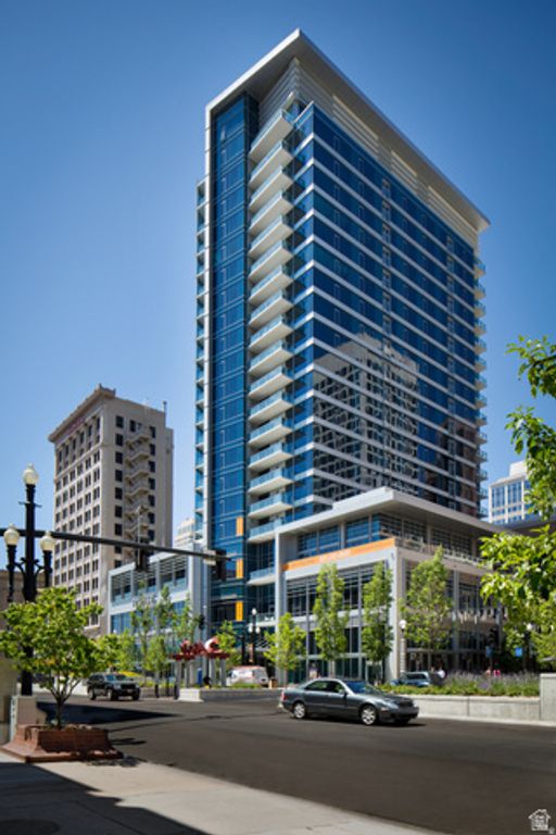 Image 16 of property listing at 35 E 100 S #809, Salt Lake City, UT 84111