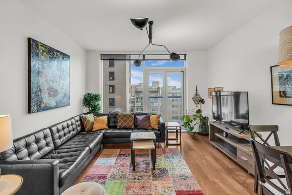 Image 3 of property listing at 35 E 100 S #809, Salt Lake City, UT 84111