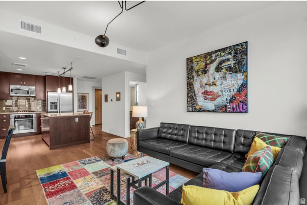 Image 4 of property listing at 35 E 100 S #809, Salt Lake City, UT 84111