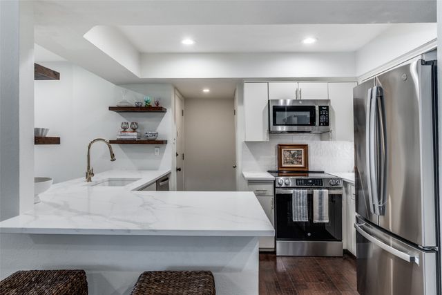 6020 Birchbrook Drive 210, Dallas, TX 75206