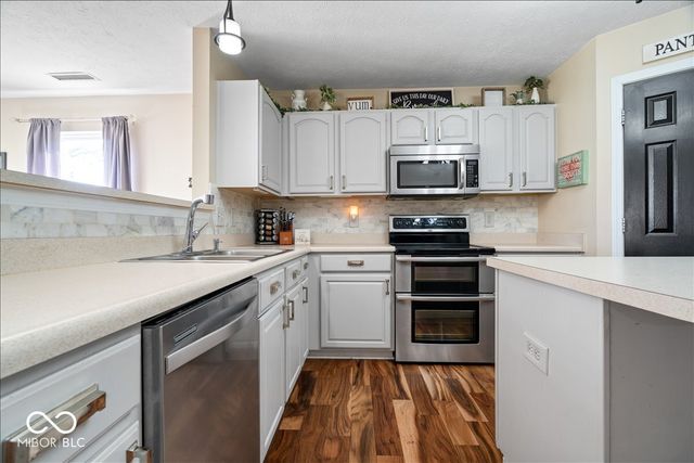 6652 Greenspire Place, Indianapolis, IN 46221