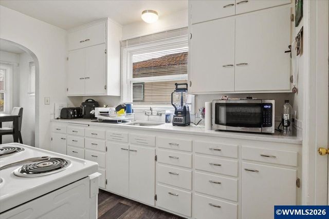 1735 Market St NE, Salem, OR 97301