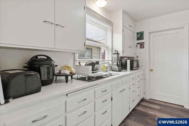 1735 Market St NE, Salem, OR 97301