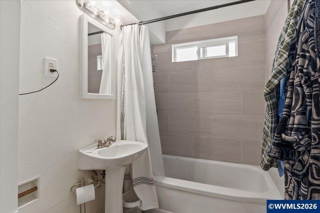 1735 Market St NE, Salem, OR 97301