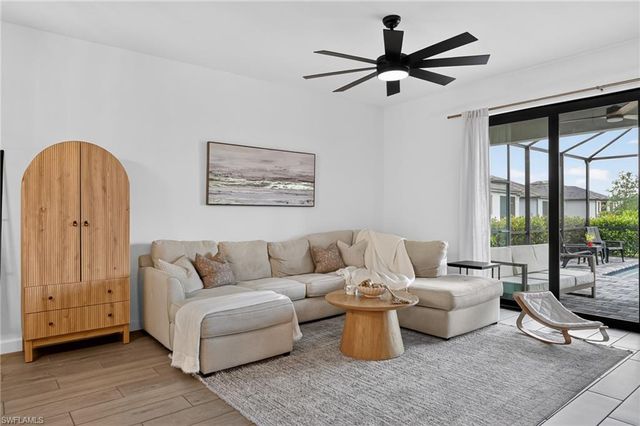 1385 Birdie DR, Naples, FL 34120