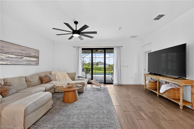 1385 Birdie DR, Naples, FL 34120