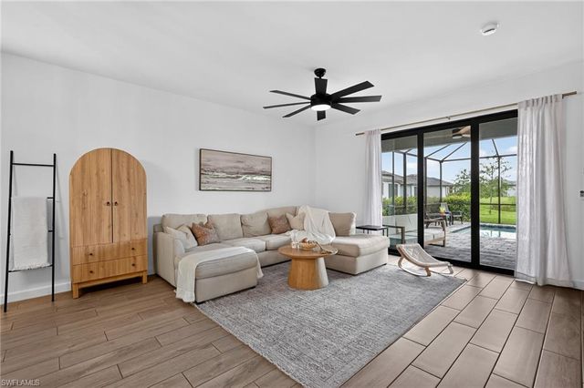 1385 Birdie DR, Naples, FL 34120