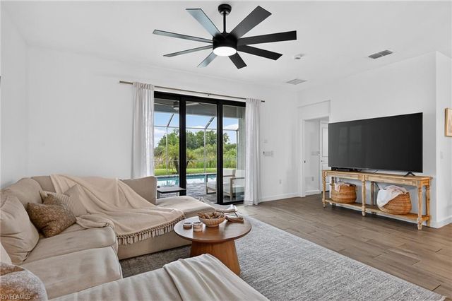 1385 Birdie DR, Naples, FL 34120