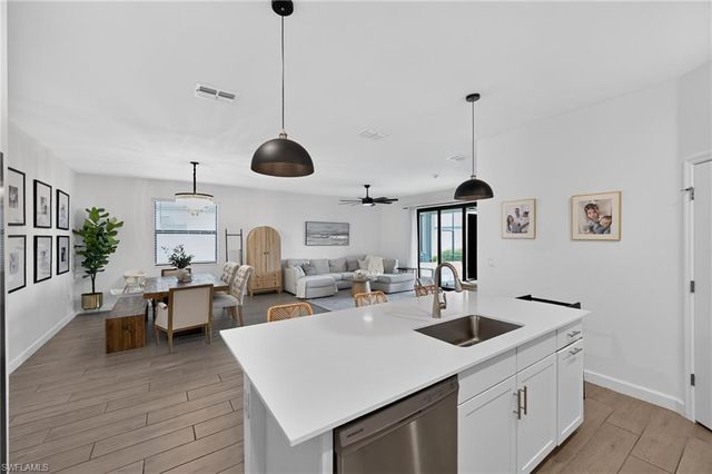 1385 Birdie DR, Naples, FL 34120