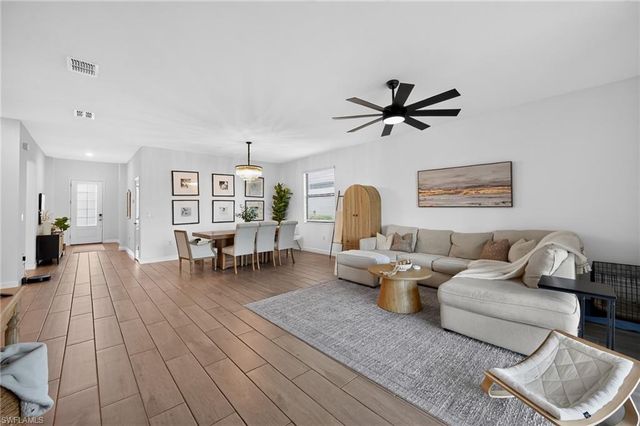 1385 Birdie DR, Naples, FL 34120