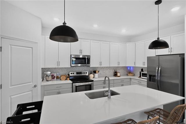 1385 Birdie DR, Naples, FL 34120