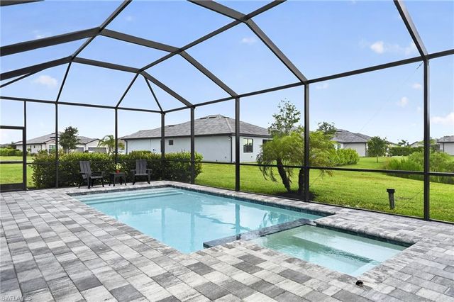 1385 Birdie DR, Naples, FL 34120
