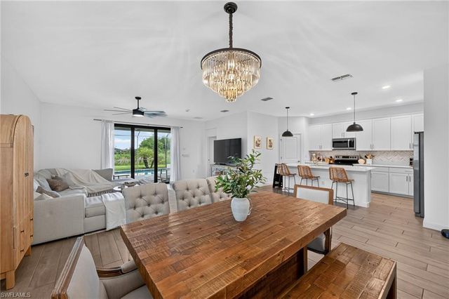 1385 Birdie DR, Naples, FL 34120