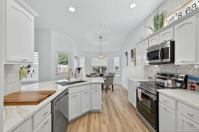 3940 Whisper Field, Schertz, TX 78108