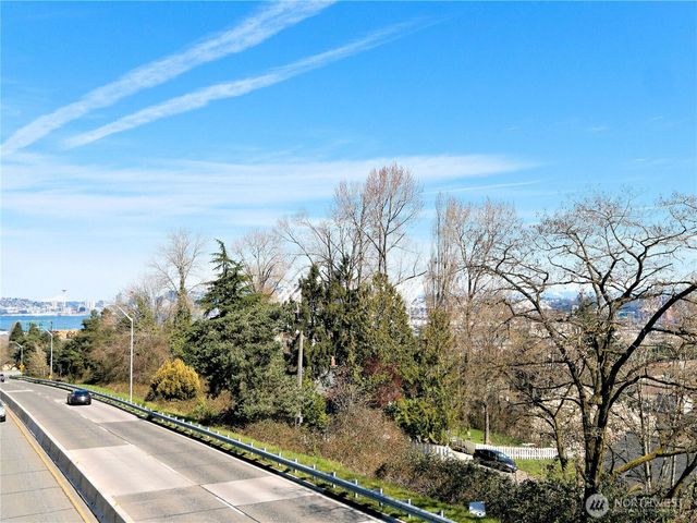 3905 SW Avalon Way, Seattle, WA 98126