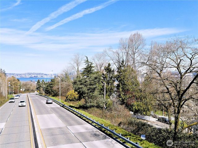 3905 SW Avalon Way, Seattle, WA 98126