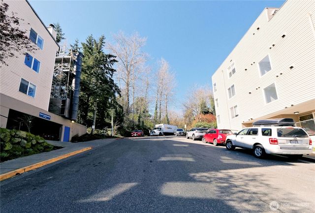 3905 SW Avalon Way, Seattle, WA 98126