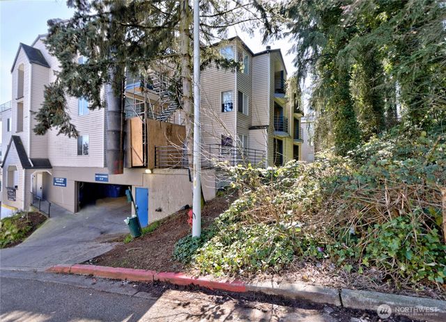 3905 SW Avalon Way, Seattle, WA 98126